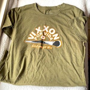 💋 Vixxon Por Vida Tee 💋